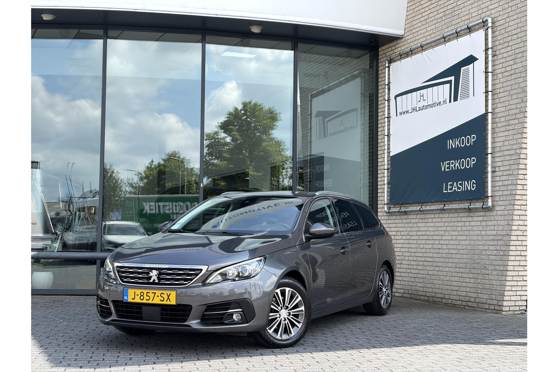 Peugeot 308 SW 1.2 Premium*NAVI*ACC*HAAK*CAM*ECC*KEYLESS*CARPLAY*